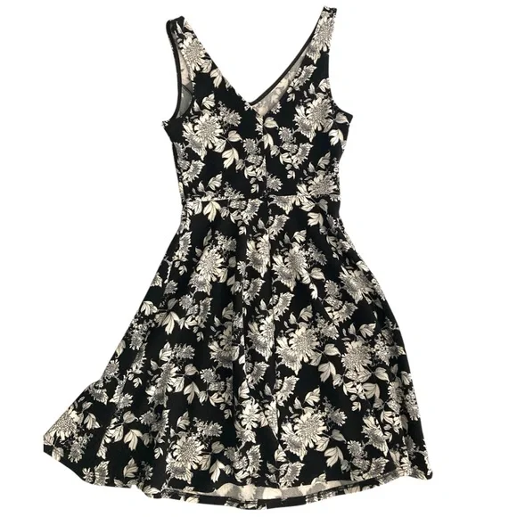 Soloiste Audrey Knit Sleeveless Black White Floral Flare V-Neck Dress New Sz S - Picture 8 of 16